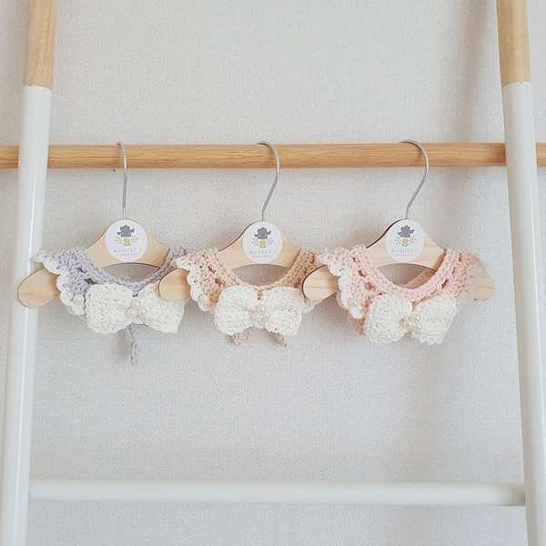 페오펫몰,어거스트제이 그레이스리본 강아지 고양이 뜨개 케이프 목걸이