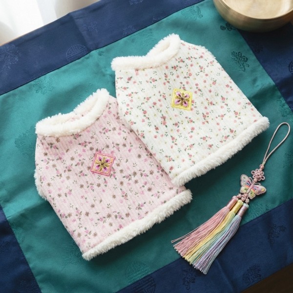 페오펫몰,그루밍독 반려동물 명절한복 꽃댕이 배자조끼/케이프, 2colors