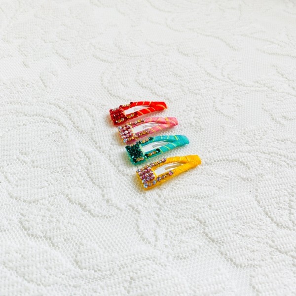 페오펫몰,삼각 3cm 강아지 똑딱핀 루미에르봉봉 반려동물 여름 미간핀 방수핀