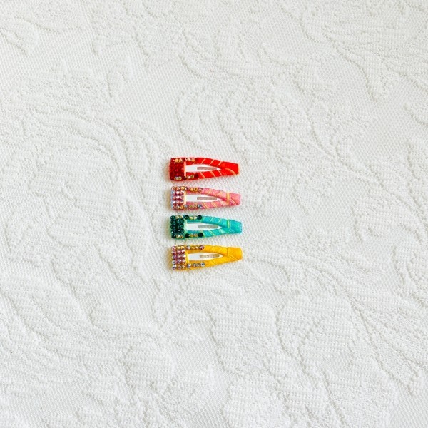 페오펫몰,삼각 3cm 강아지 똑딱핀 루미에르봉봉 반려동물 여름 미간핀 방수핀