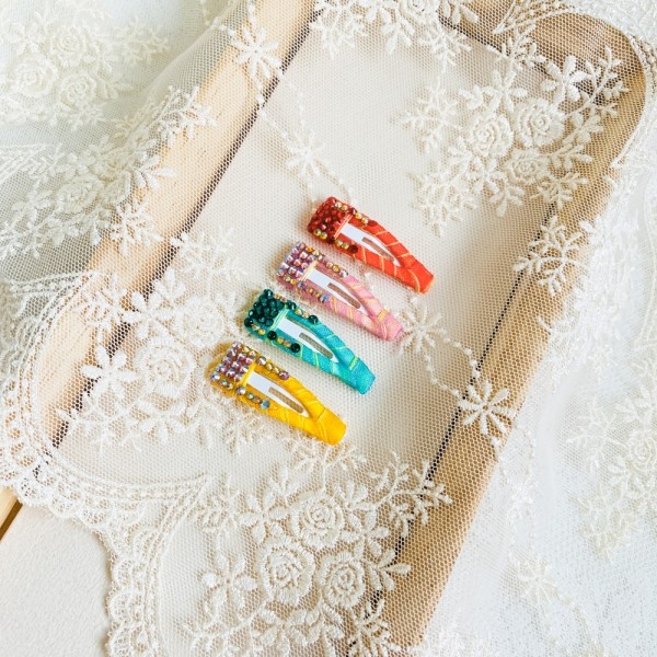 페오펫몰,삼각 3cm 강아지 똑딱핀 루미에르봉봉 반려동물 여름 미간핀 방수핀